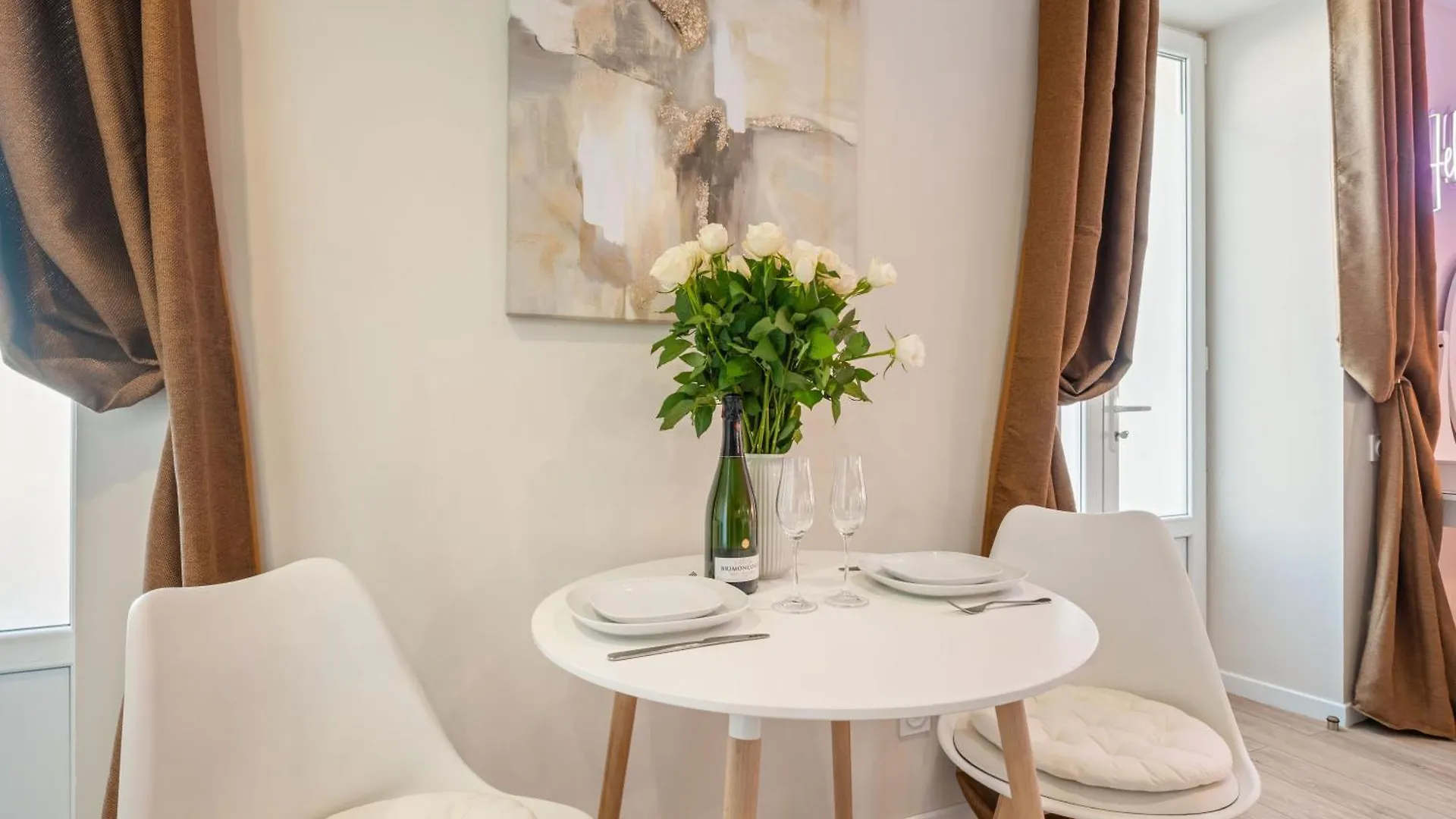 Nice Renting - Honey Moon Massena - Luxe Room - Jaccuzzi - Terrasse - King Bed - AC 0*,  Francia