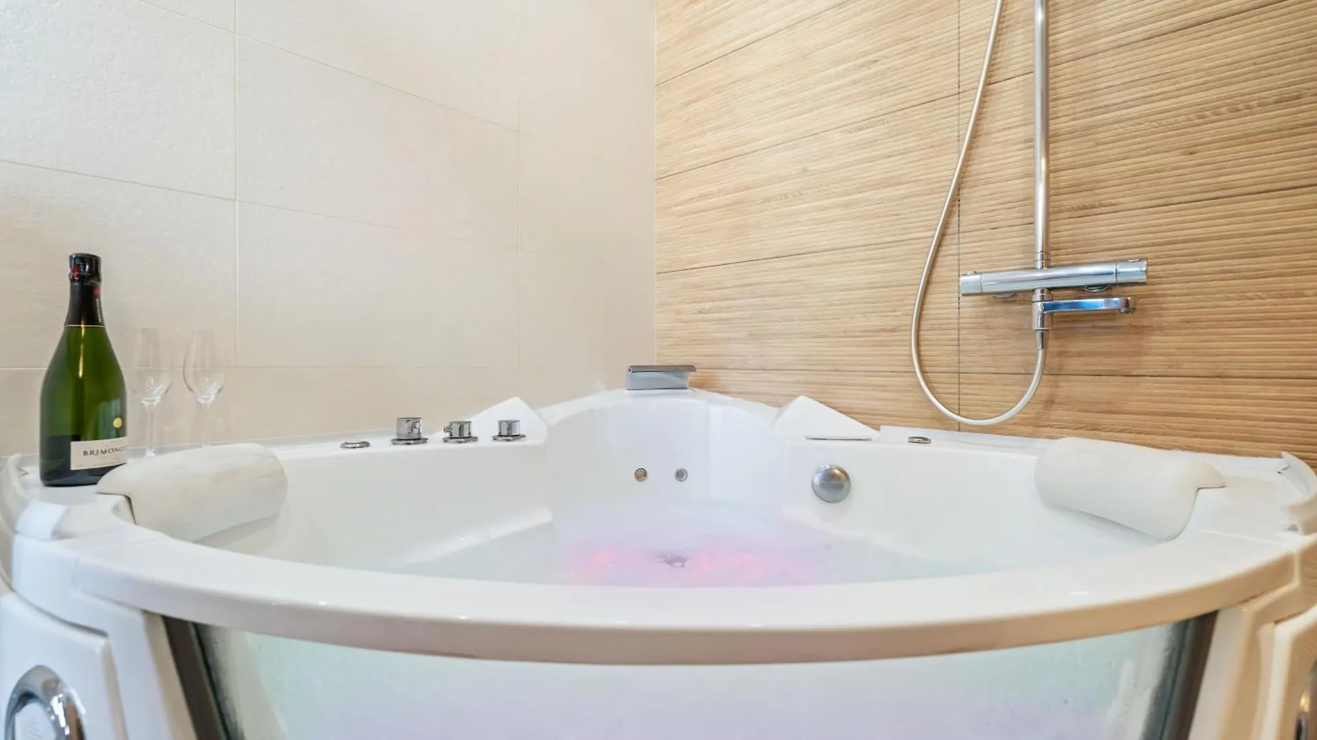 Appartamento Nice Renting - Honey Moon Massena - Luxe Room - Jaccuzzi - Terrasse - King Bed - AC