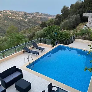 Spacieuse Nicoise Au Calme Avec Piscine Villa