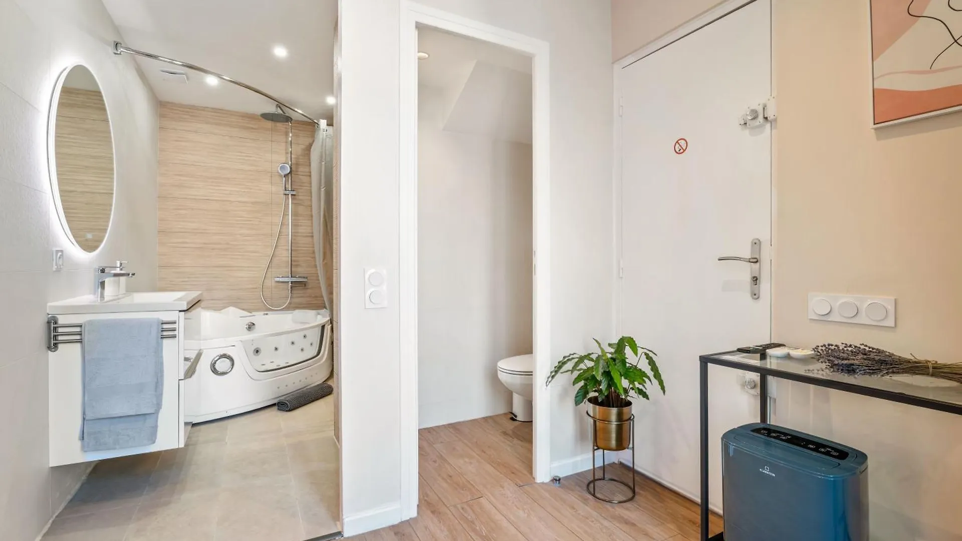 Nice Renting - Love Room Massena - Luxe Room - Jacuzzi - Terrace - King Bed - Ac